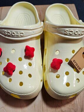 Crocs High Shine Buttercream 209609-760 Unisex Men's 8 Women's 10 With 3D Charms